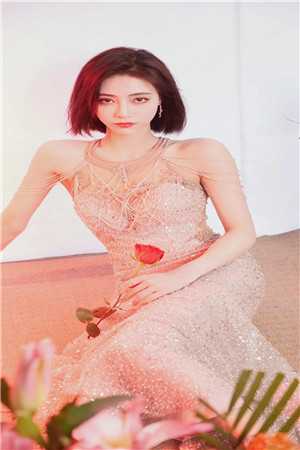 女同事拿加料的酒想让我当众出丑，我反手给她调换酒杯完结文