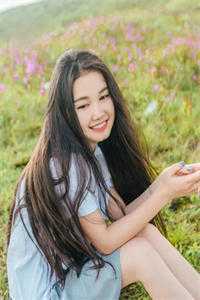 女同事拿加料的酒想让我当众出丑，我反手给她调换酒杯完结版