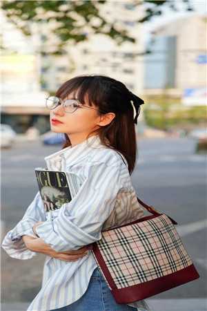 “吃一颗稳上清北！”重生后，我不阻止全班变聪明了畅销巨著