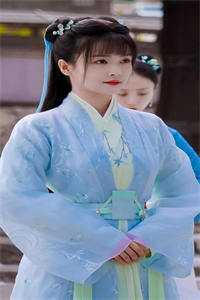 春吻寒木，只花破雪精彩