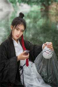 庆功宴上，我刷到连吃五年泡面的真相贴全局