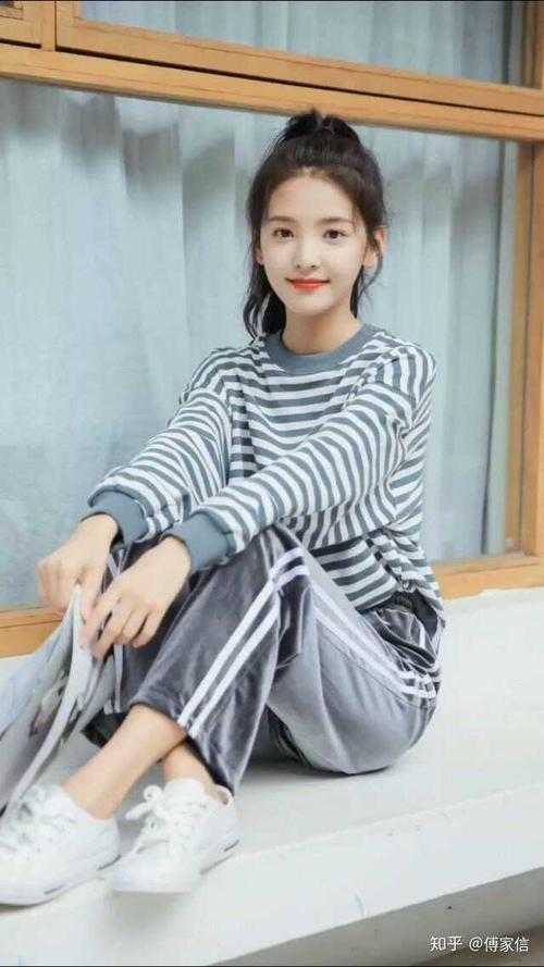 抄家流放，真千金囤满空间造反了秋无虞裴铮大结局