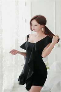 穿到亲哥十八岁，亲了他死对头小说免费