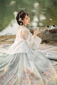 女友被玷污成了精神病，我却选择了沉默的小说